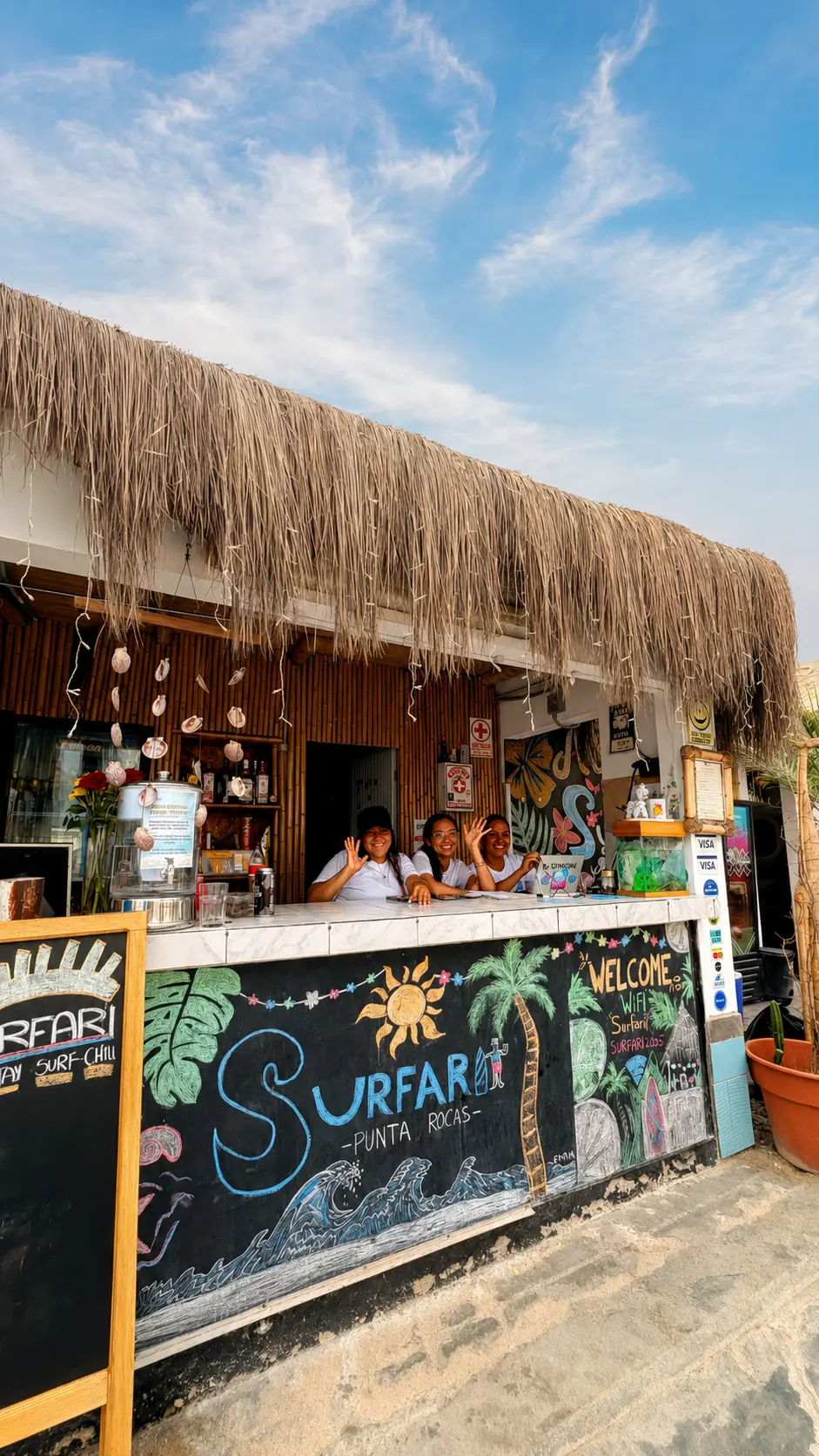 Bienvenida en el bar de Surfari Punta Rocas