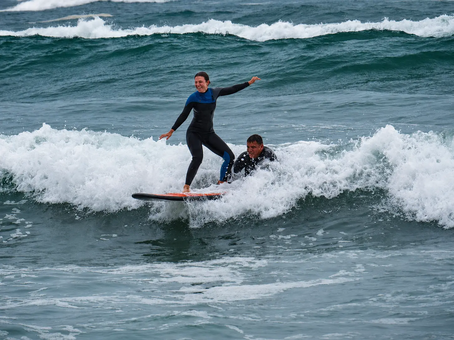 Clase de surf de Surfari en Punta Rocas