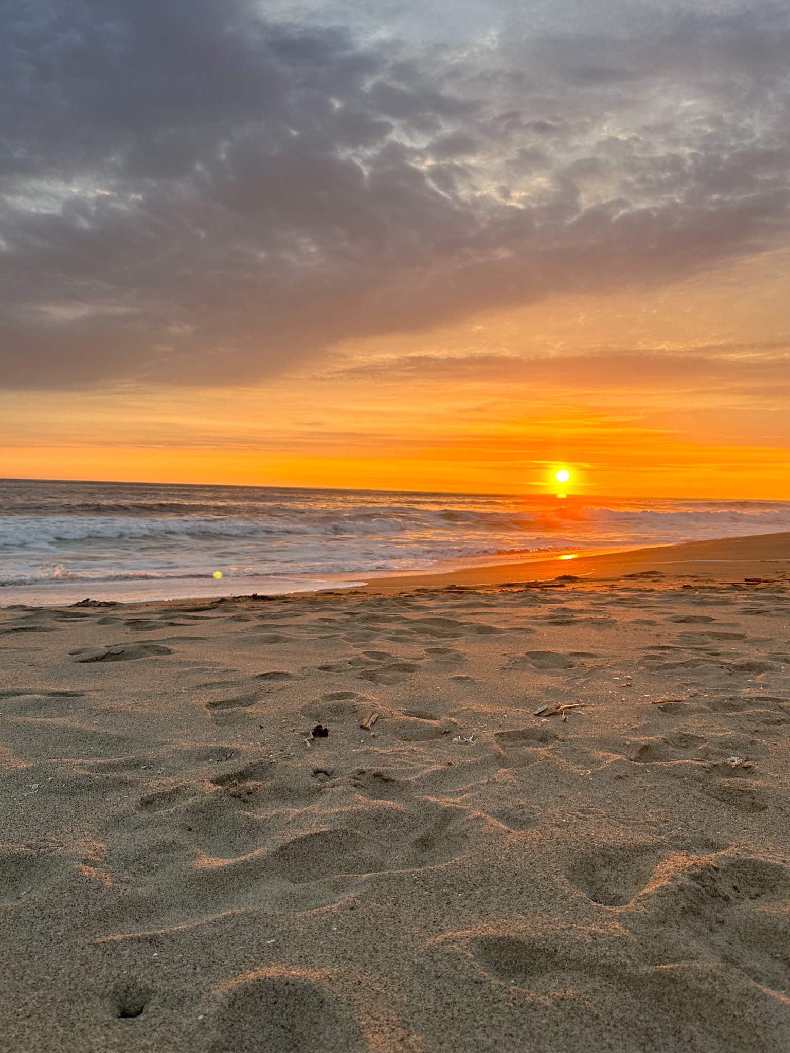 Atardecer en la playa de Punta Rocas, a 50 metros de Surfari